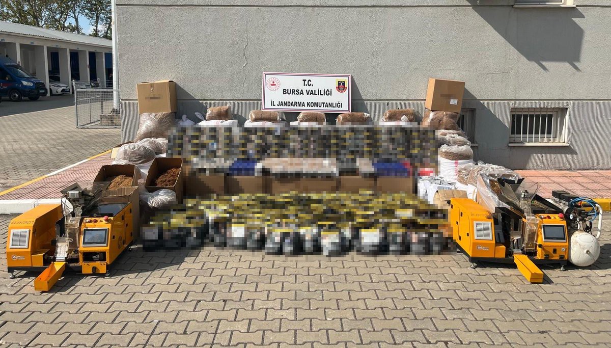 bursa-da-kacakcilik-operasyonu-3-2-milyon-liralik-kacak-tutun-ve-sigara-ele-gecirildi