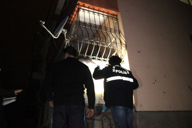 Balkona Kilitlenen Hırsızdan Ev Sahibine: Aç Kapıyı Kimseye Bir Şey Yapmayacağım