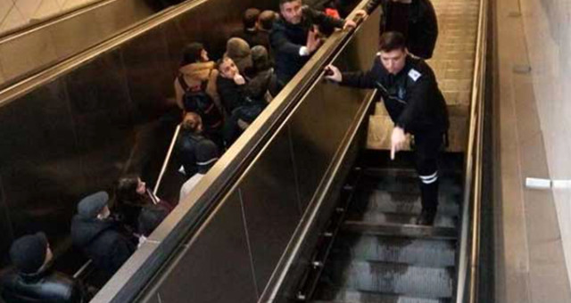 Ayazağa Metrosunda Yürüyen Merdiven Çöktü: 1 Yaralı!