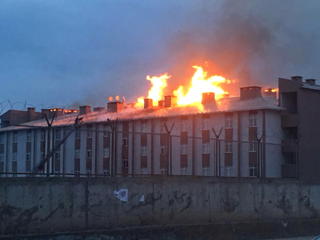 Ağrı'da Tugay Komutanlığı Yatakhanesinde Korkutan Yangın