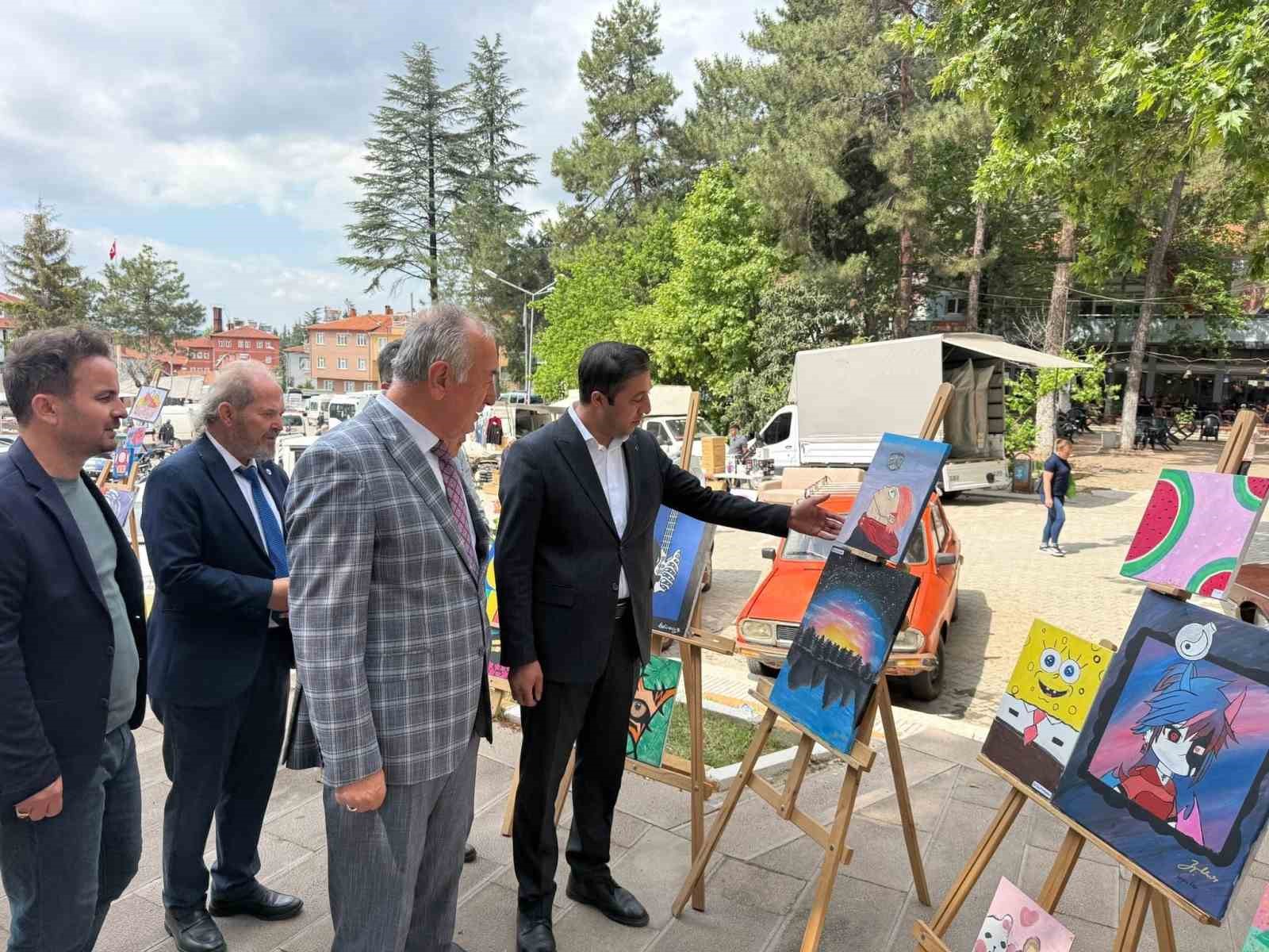 saphane-de-yilsonu-hayir-carsisi-ve-sergi-yogun-ilgi-gordu