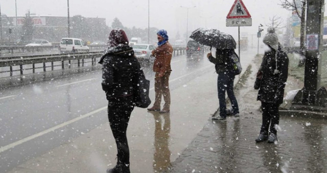 İstanbul'da Beklenen Kar Yağışı Başladı!