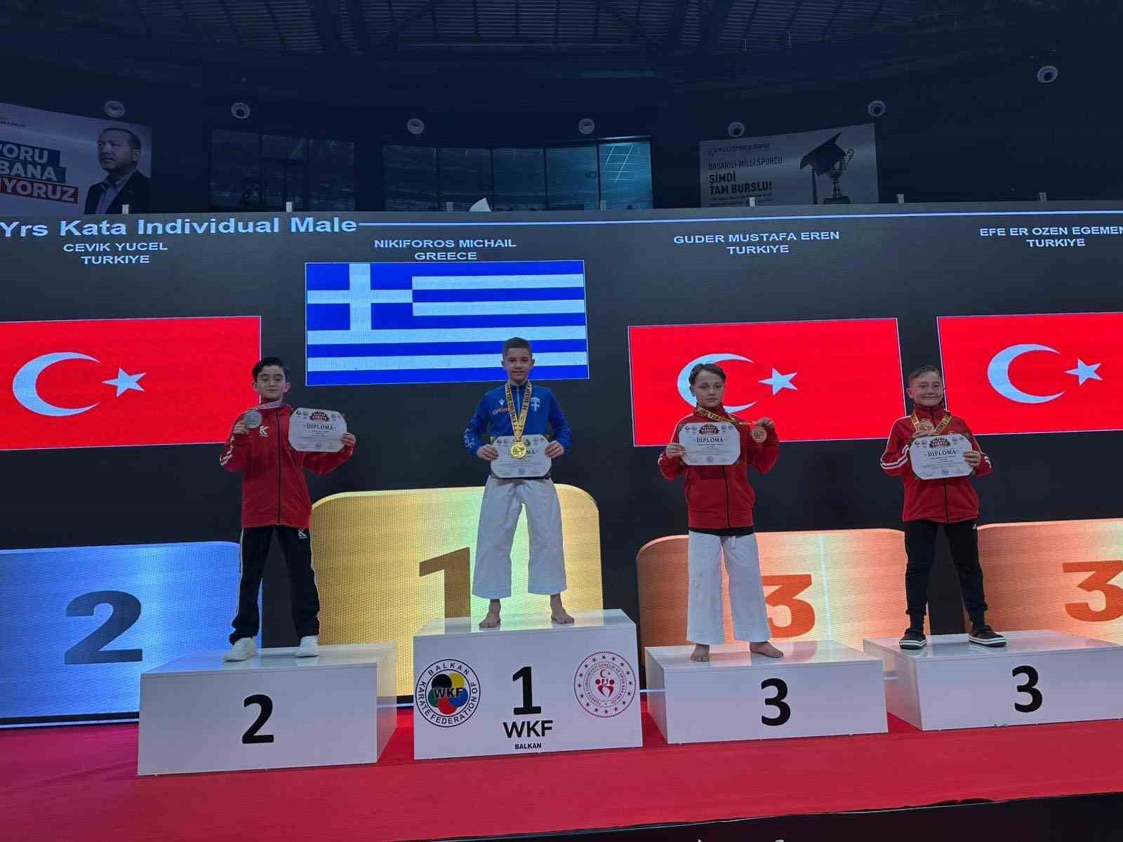 yucel-cevik-balkan-ikincisi-oldu