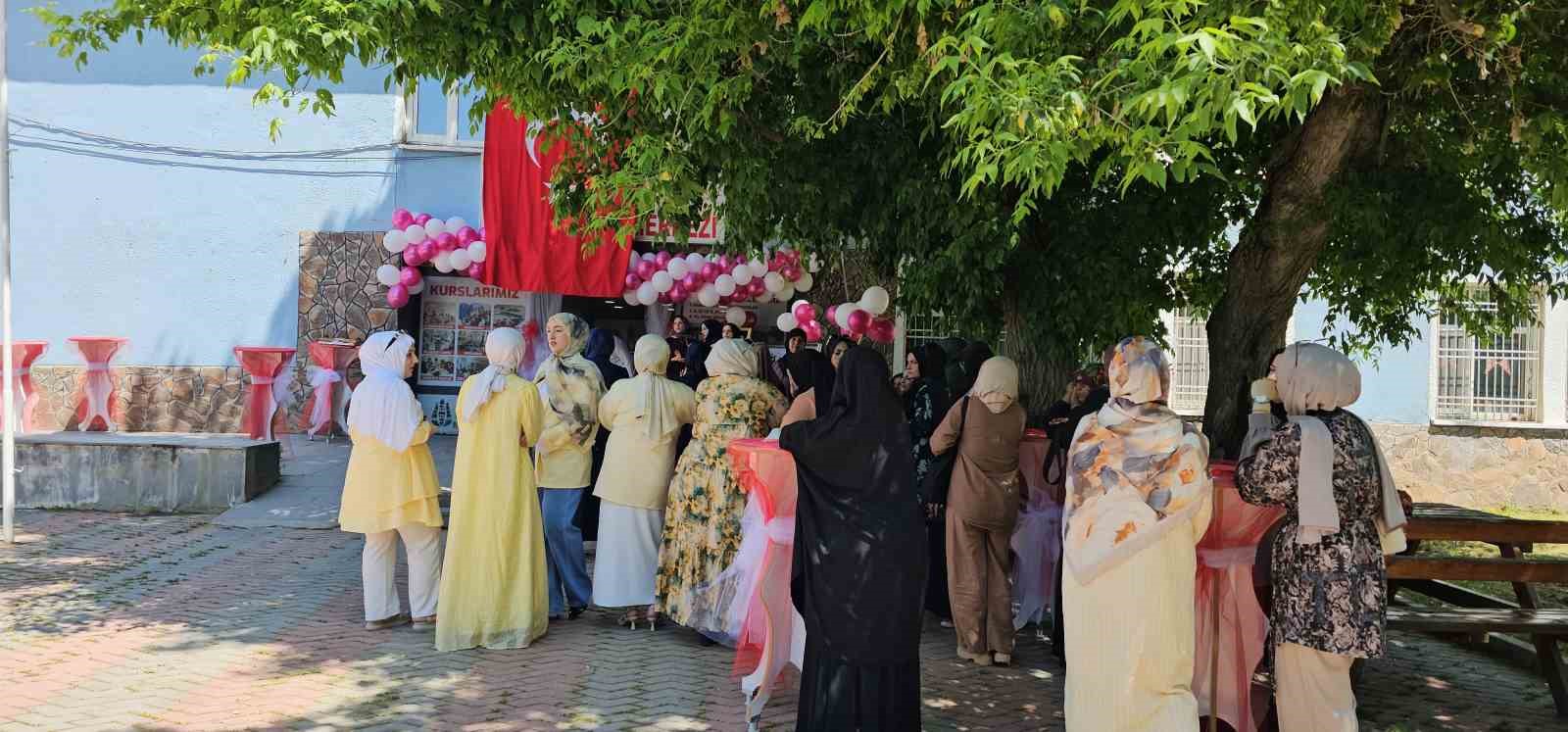 haskoy-de-hayat-boyu-ogrenme-haftasi-sergisi-acildi
