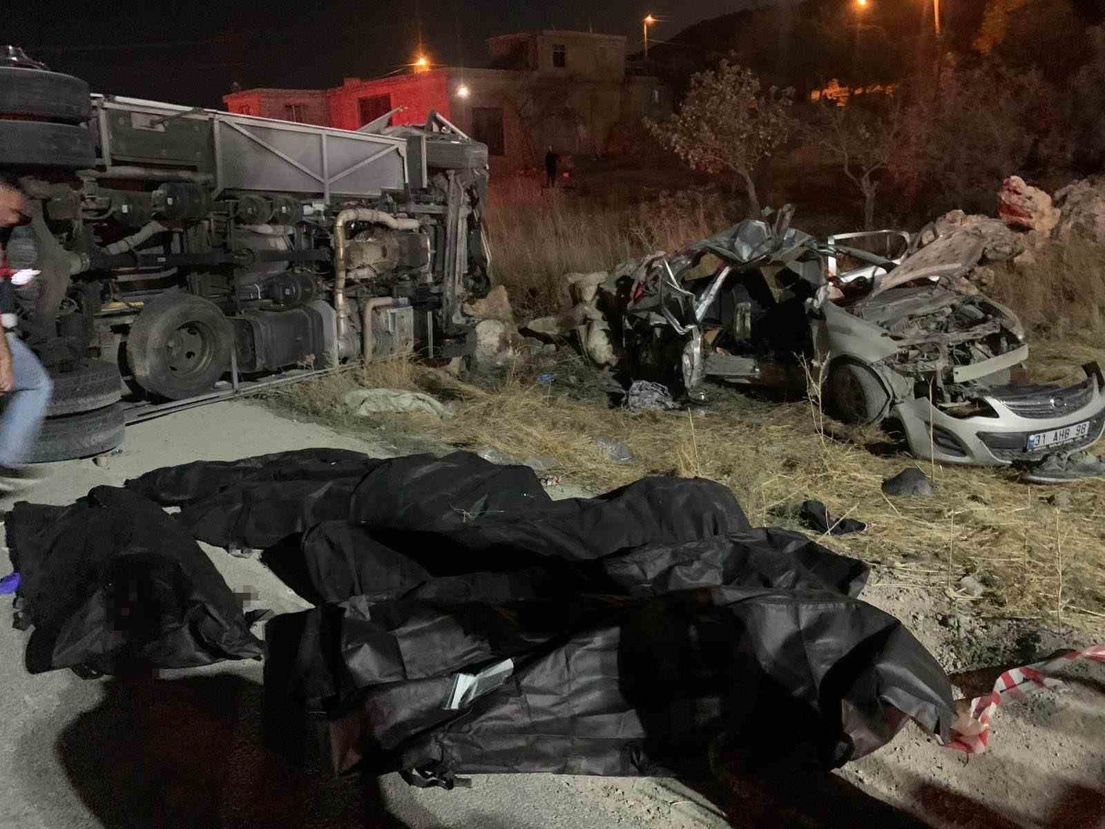 gaziantep-vali-yardimcisi-eker-2-si-cocuk-7-kisi-hayatini-kaybetti