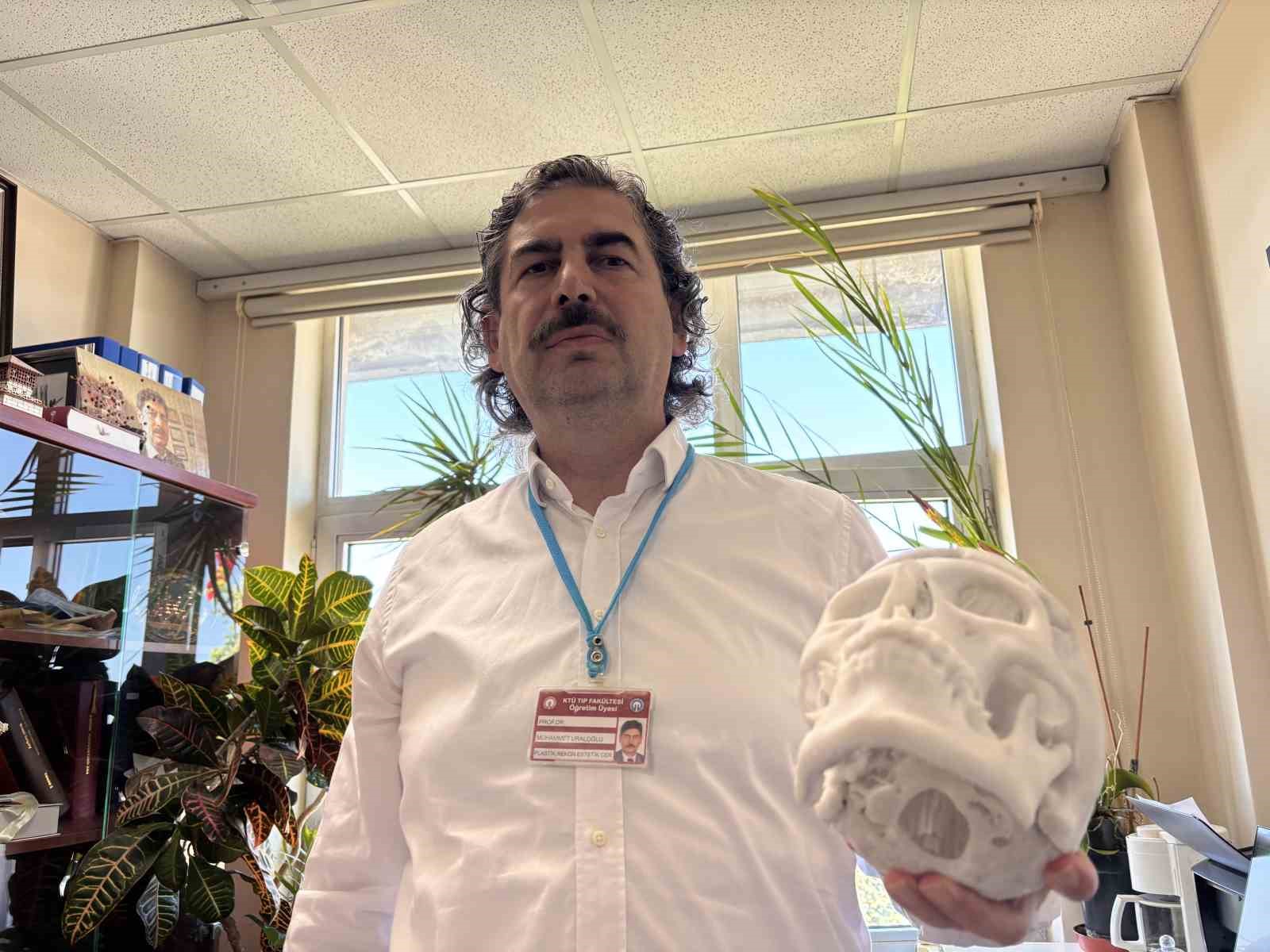 beyin-tumoru-ameliyati-sonrasi-coken-alni-3-boyutlu-implantla-duzeltildi