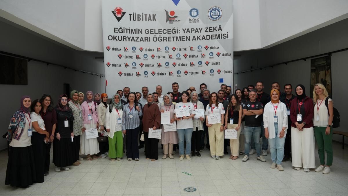 yapay-zeka-okuryazari-ogretmen-akademisi-programi-sona-erdi