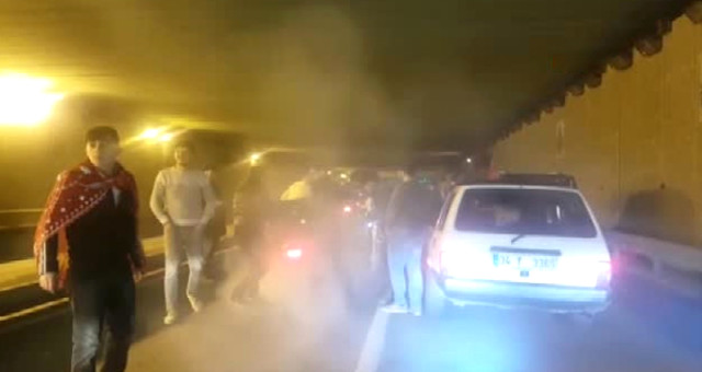 Asker Uğurlamasında Tünel Kapatan Gençler Silahlarla Havaya Ateş Açtı