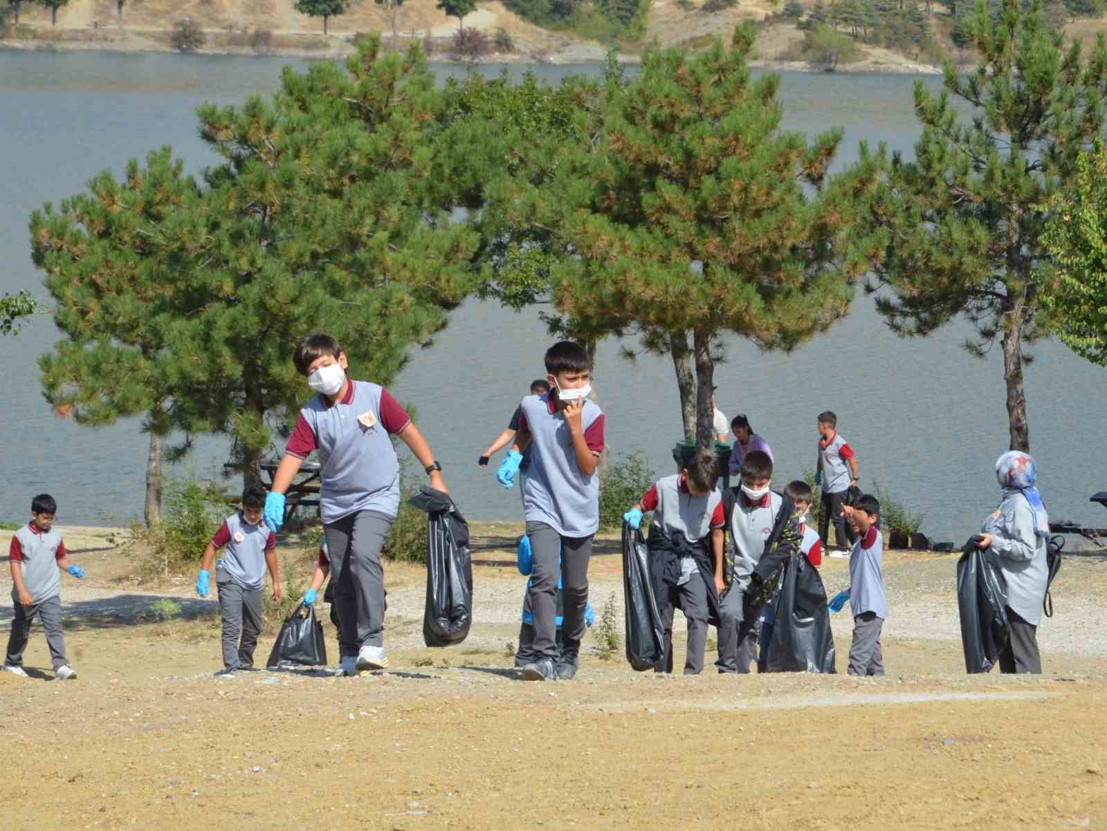 corum-da-250-kisi-cevre-temizligi-yapti