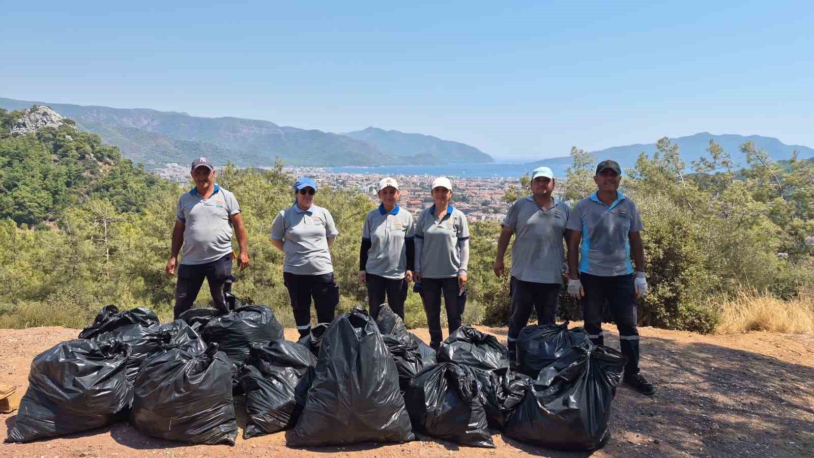 marmaris-te-seyir-noktalarinda-temizlik-calismasi