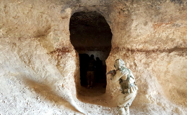 Afrin Harekatında Bafliun Dağı, Ypg'den Temizlendi, Teröristlerin İnlerine Girildi