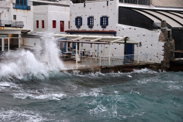 Ege'de Etkisini Arttıran Fırtına Nedeniyle 40 Türk Yunan Adalarında Mahsur Kaldı