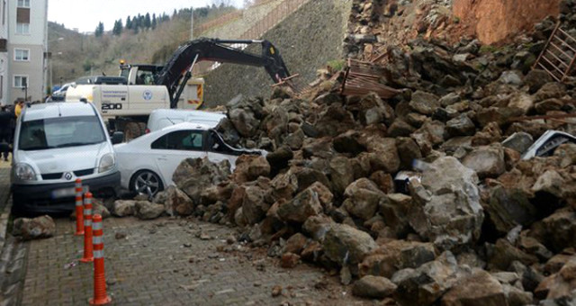 Bir Haftada İstanbul'da 3, Trabzon Ve Kocaeli'nde İse Birer İstinat Duvarı Çöktü