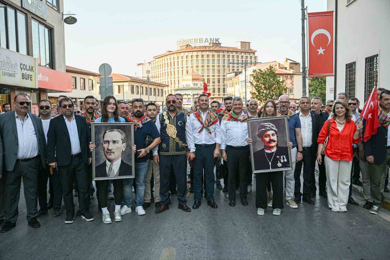 geleneksel-kurtdereli-mehmet-pehlivan-yagli-guresleri-nin-1-gunu-kortejle-sona-erdi