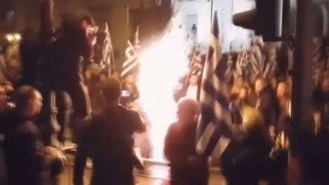 Yunanistan'da Türk Bayrağının Yakılmasına Türkiye'den Sert Tepki: Irkçı Saldırıyı Şiddetle Kınıyoruz