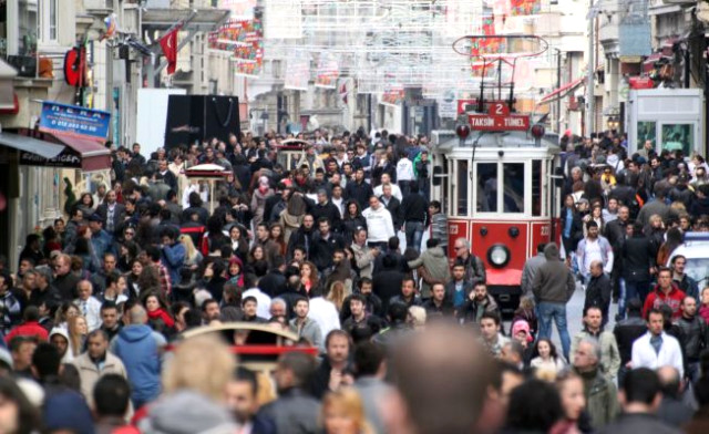 Nüfus Dengelendi! Toplumun Yarısını Kadınlar Yarısını Erkekler Oluşturuyor