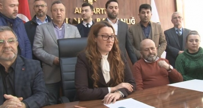 Ak Parti Çanakkale İl Başkanı Yeşim Karadağ Istifa Etti