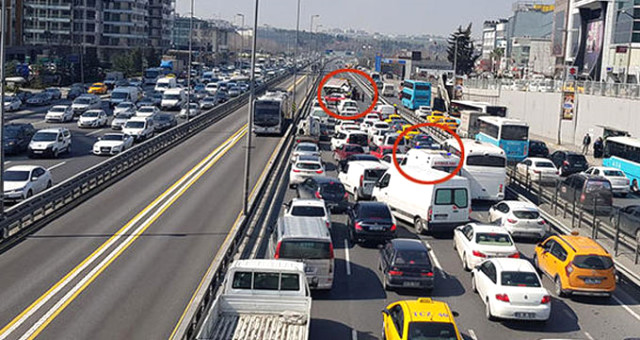 E-5'te Devrilen Kamyonet Trafiği Kilitledi, Ambulans Bile Gidemedi