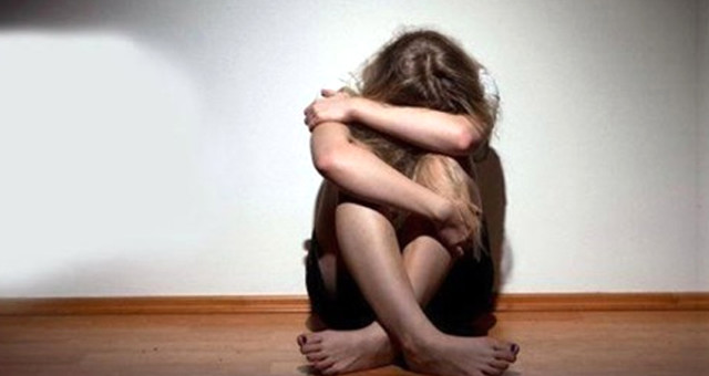 Liseli Kız, Cinsel İstismar Haberi İzlerken Yaşadığı Tacizi Annesine Anlattı