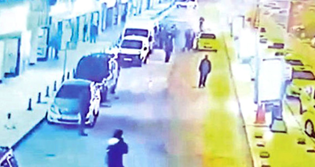 Taksici Terörü Bitmiyor! 10 Kişi Uber Şoförünü Çağırıp Dövdü
