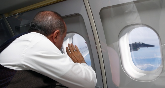 Cumhurbaşkanı Erdoğan, F-16 Pilotlarını Böyle Selamladı