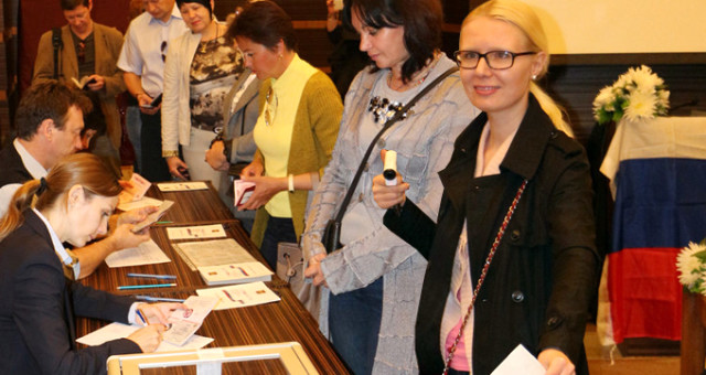 Ruslar Antalya Kemer'de Devlet Başkanı Seçimi İçin Oy Kullandı