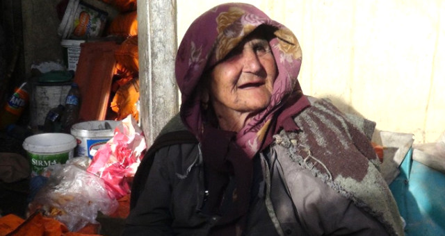 Kaymakamı Dinlemedi, Yaşlı Kadın Çöp Evde Çıkan Yangında Öldü