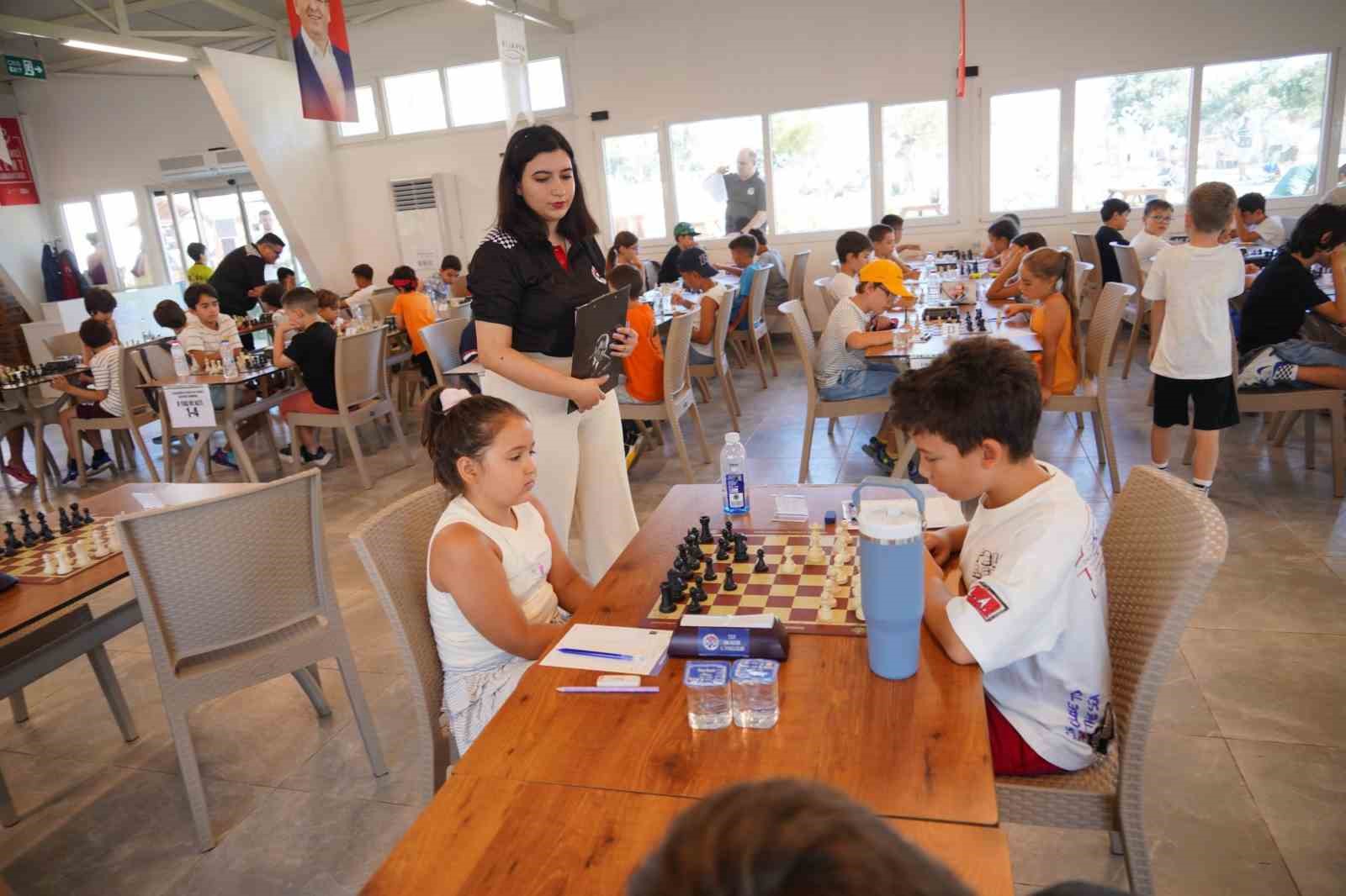 satrancta-gelecegin-buyuk-ustalari-ilk-hamleyi-ayvalik-ta-yapti