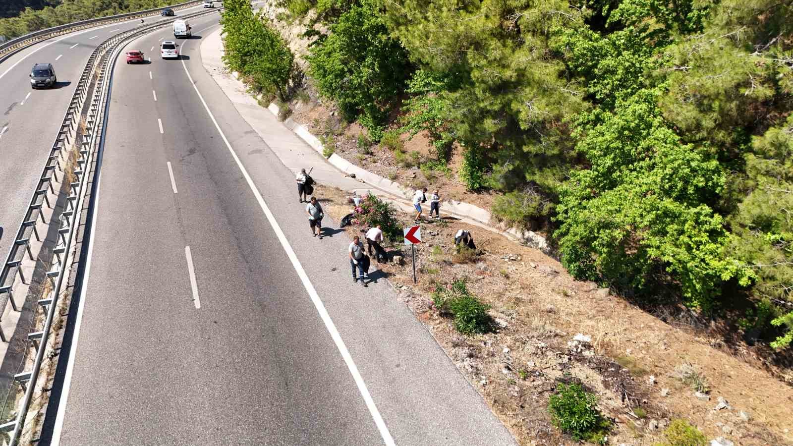marmaris-seyir-tepesi-nde-cop-mesaisi