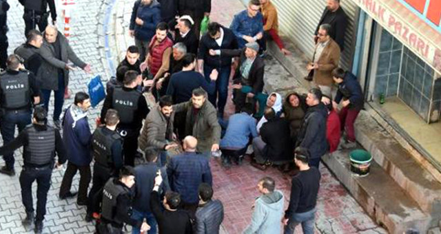 Van'da Husumetli İki Grup Arasında Sopalı, Bıçaklı Kavga! 1'i Kadın, 6 Yaralı