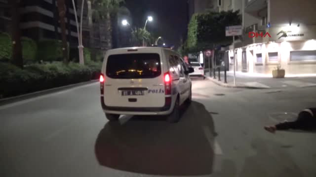 Adana'da Sokakta Yürüyen Travestiye Bıçaklı Saldırı Düzenlendi