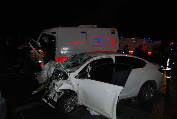 Kayseri'de Feci Kaza! Ambulans Ile Otomobil Çarpıştı: 6 Ölü, 2 Yaralı