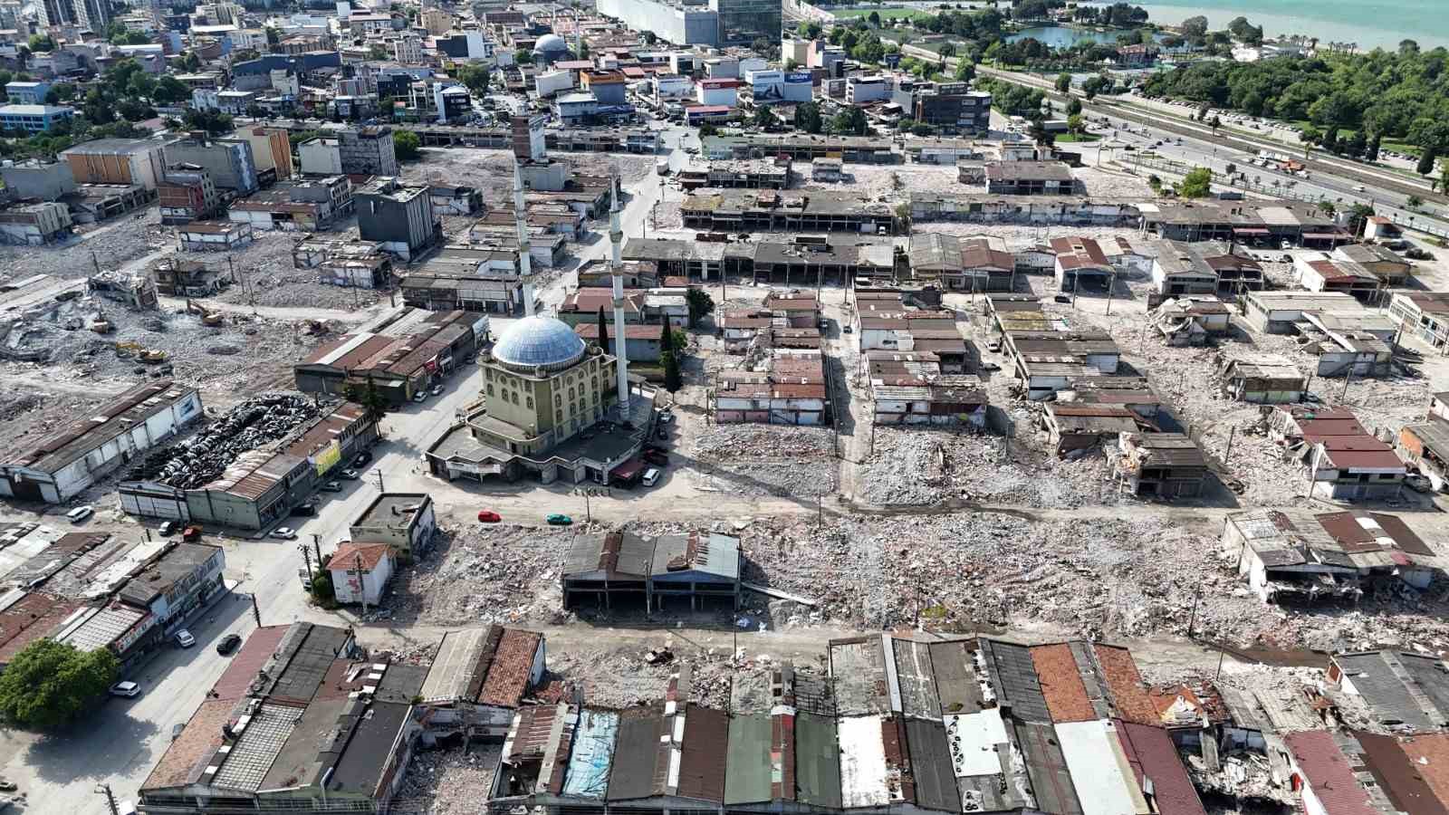 gulsan-sanayi-sitesi-nde-yikimlar-devam-ediyor