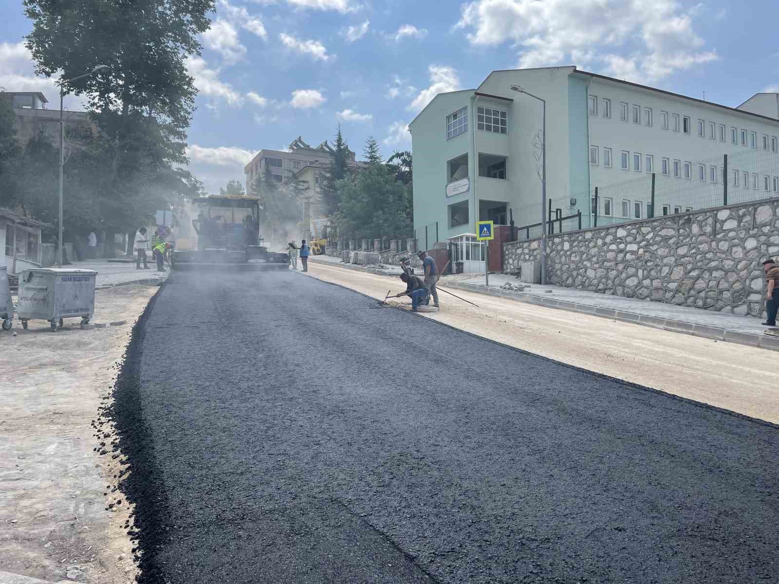 kavak-ta-ilce-merkezinde-1-6-kilometrelik-asfalt-calismasi