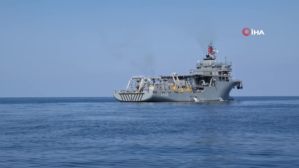 girne-aciklarinda-554-metre-derinlikteki-gemide-kayip-naaslari-cikarma-operasyonlari-suruyor
