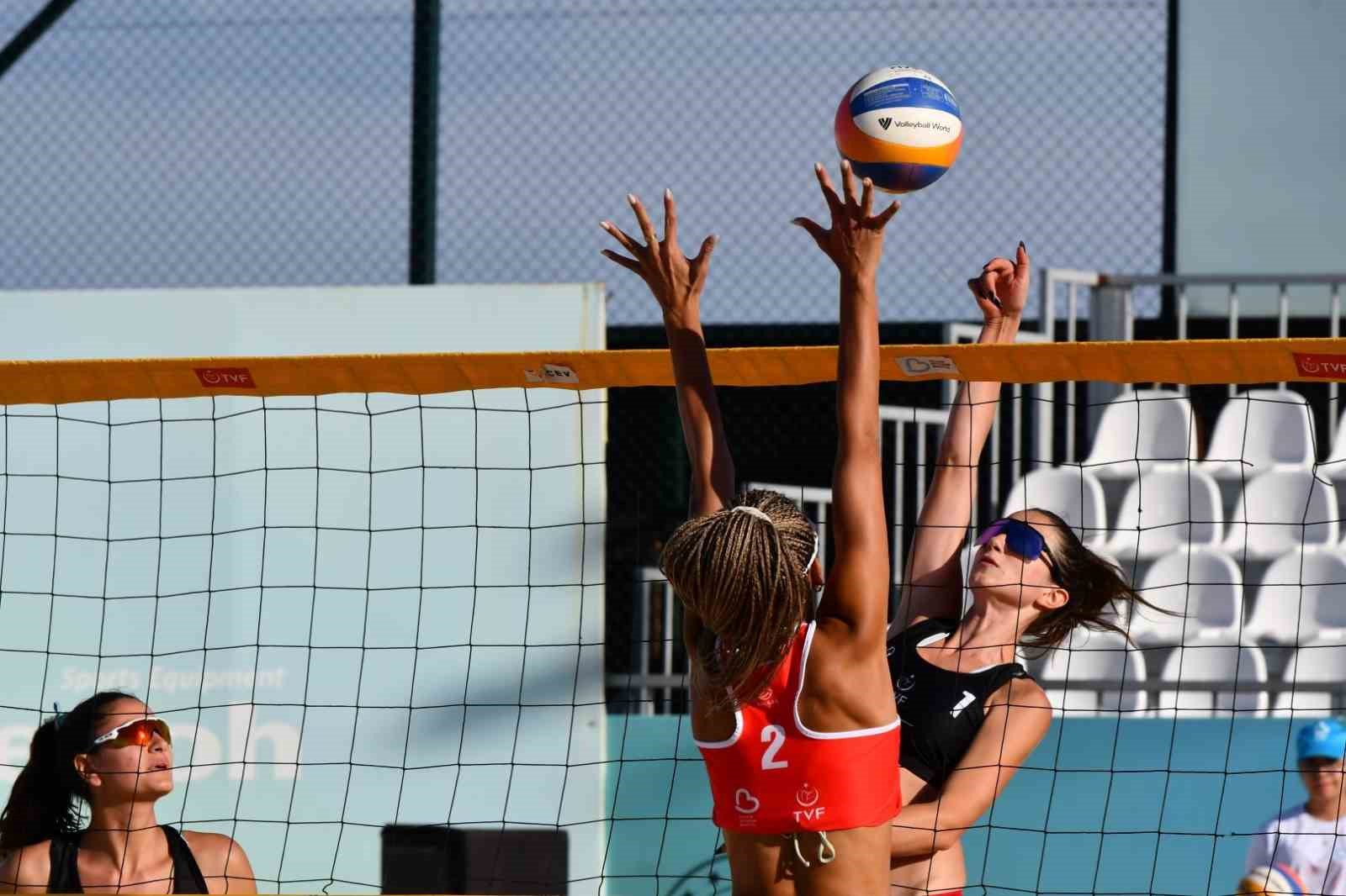 plaj-voleybolu-dunya-turu-heyecani-basliyor