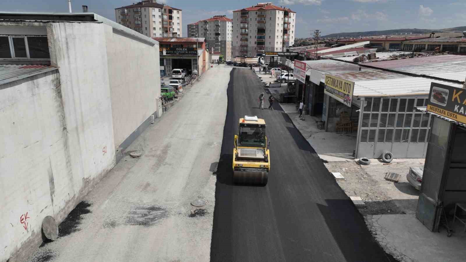 sorgun-sanayi-sitesi-nde-asfalt-hamlesi-yollar-yenileniyor