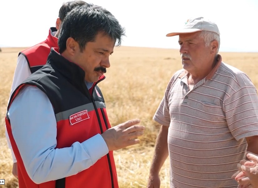 kirsehir-de-arpa-ve-bugdayda-hasat-basladi