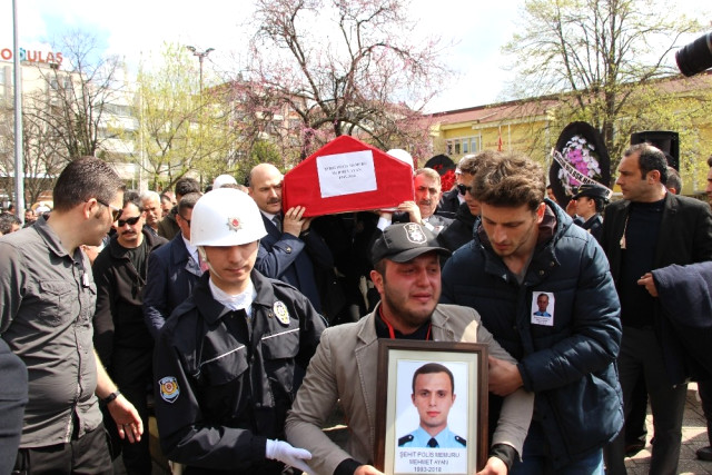 Şehit Polisi İki Bakan Ve Binler Uğurladı