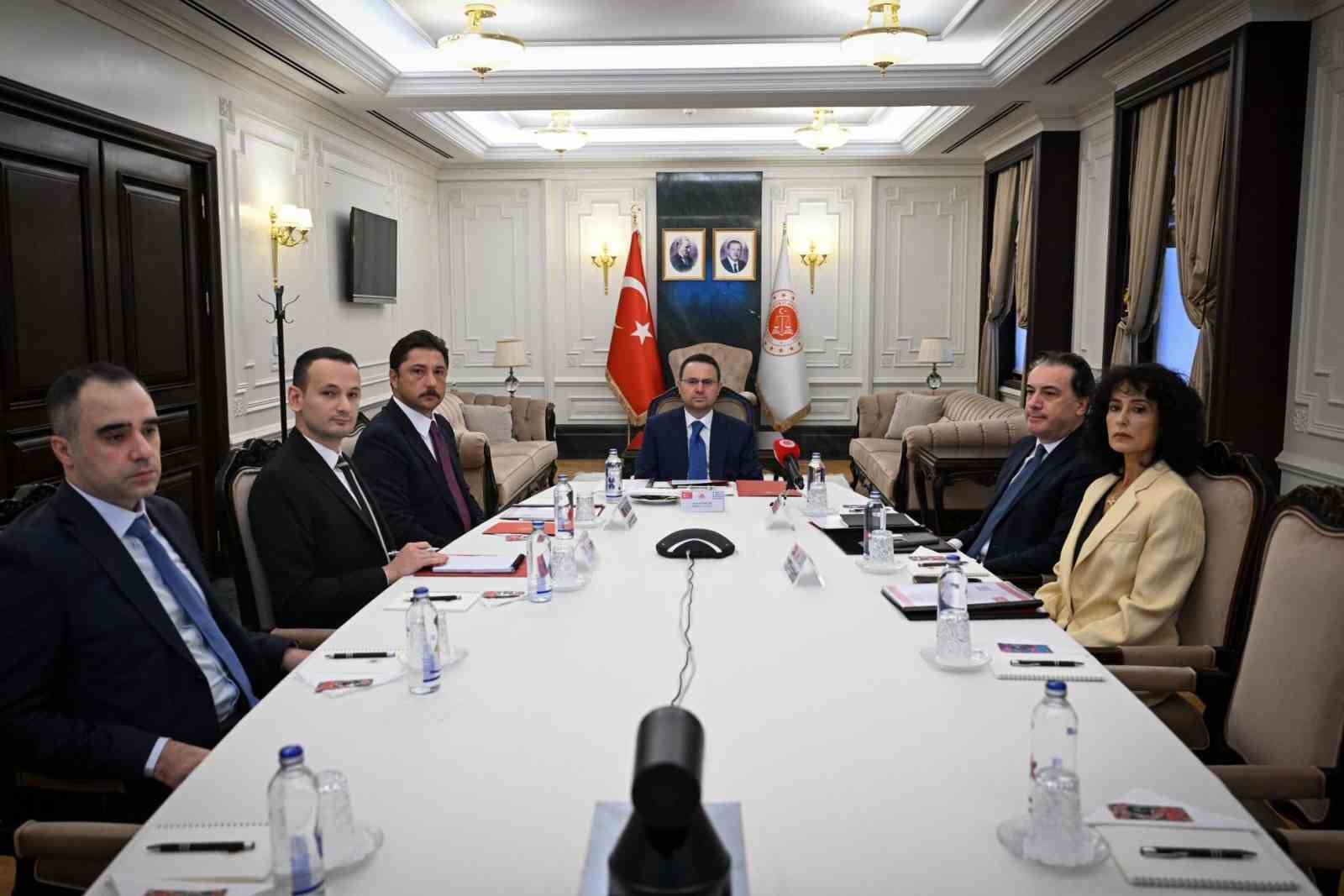 adalet-bakani-gurlek-yunanistan-dan-baygaralarin-liderini-istedi