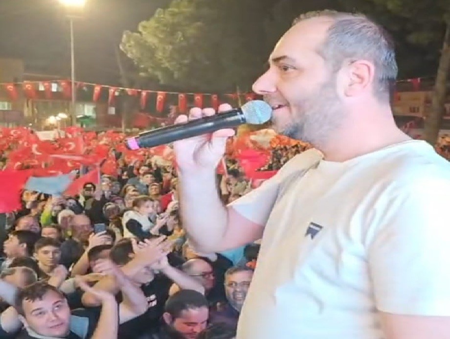 chp-mitinginde-sunuculuk-yapan-belediye-mudurune-disiplin-cezasi-verildi-surec-yargida