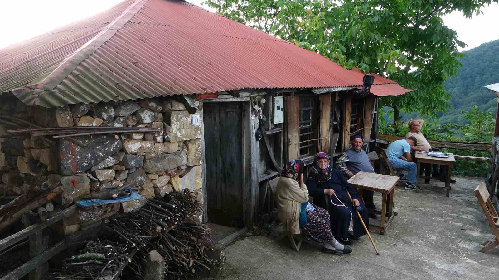 giresun-da-yayla-yolundaki-70-yillik-kahvehane-zamana-direniyor
