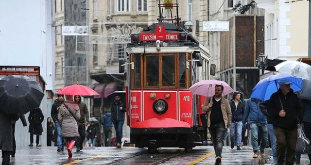 Bahar Havasına Aldanmayın! İstanbul'a Hafta Sonu Kuvvetli Yağış Geliyor