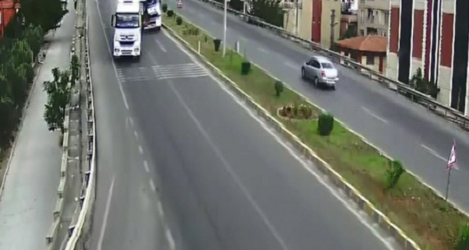 Hataydaki Trafik Kazaları Kamerada