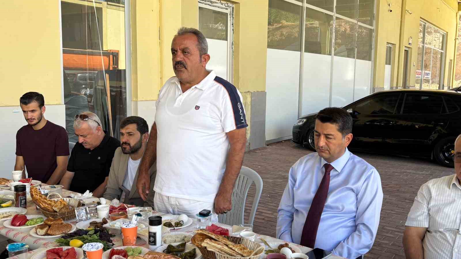 mtso-baskan-adayi-boyraz-galerici-esnafiyla-bir-araya-geldi