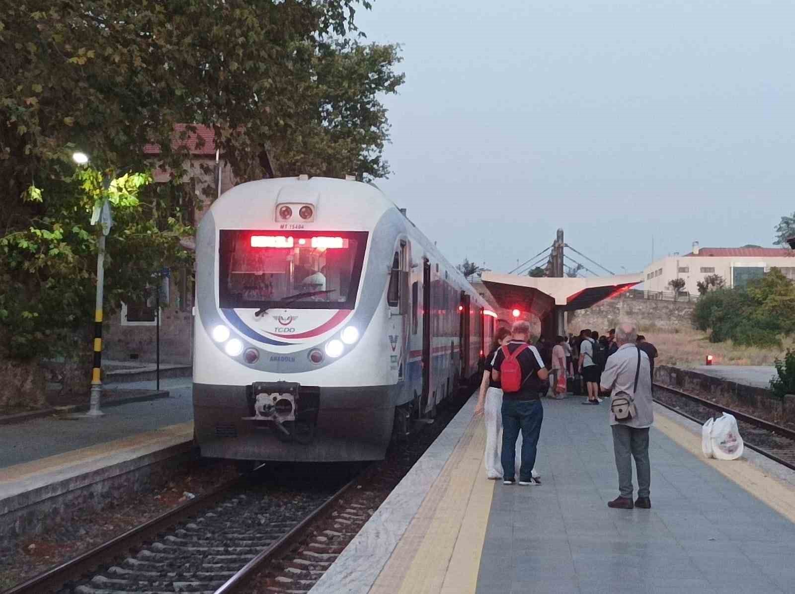 denizli-izmir-treni-ariza-yapti