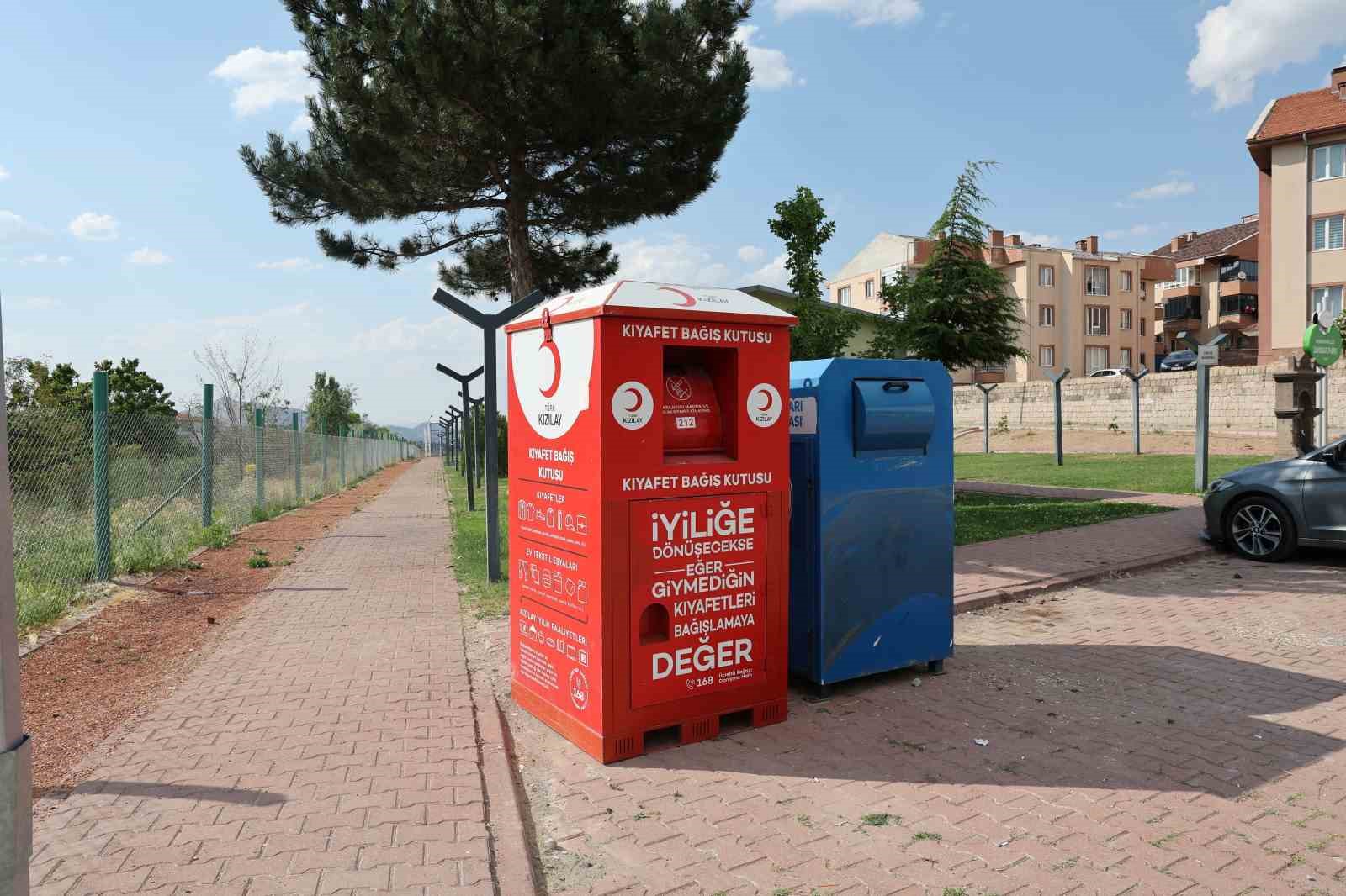 hacilar-da-kiyafet-bagis-kutulari-hizmete-girdi