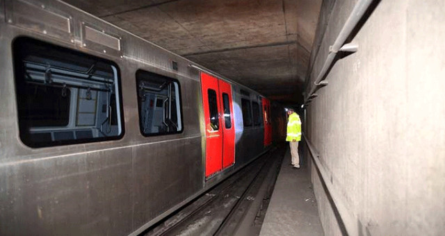 Ankara Metrosundaki Patlama Sesi Panik Yarattı, Yolcular Vagonlardan Atladı