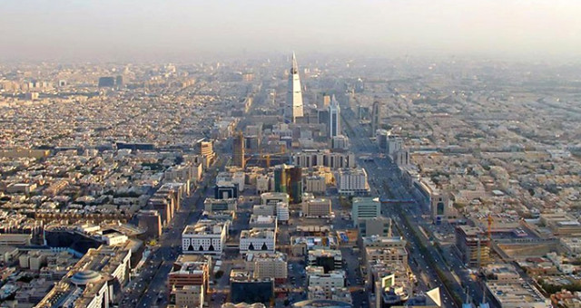 Suudi Arabistan'ın Başkenti Riyad'da Peş Peşe Patlamalar Meydana Geldi