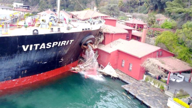 Boğaz'da Yalıya Çarpan Geminin Kaptanı: Gemi Yan Dönseydi Ölümlü Kaza Olabilirdi
